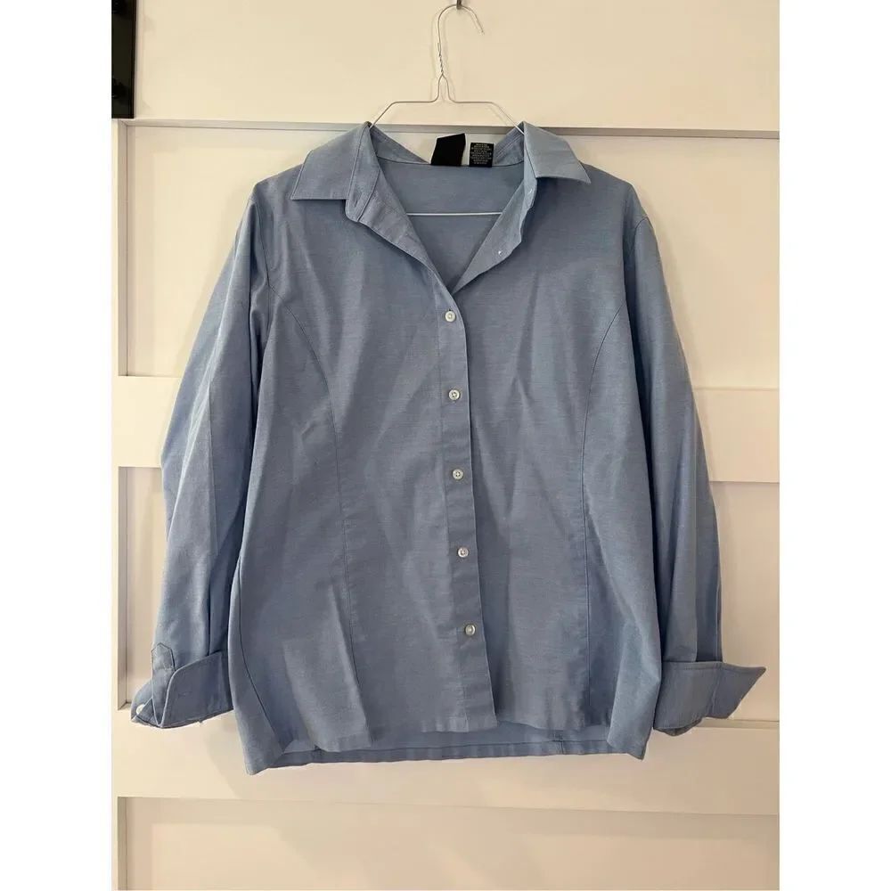 Hartwell wrinkle free light blue dress shirt size medium